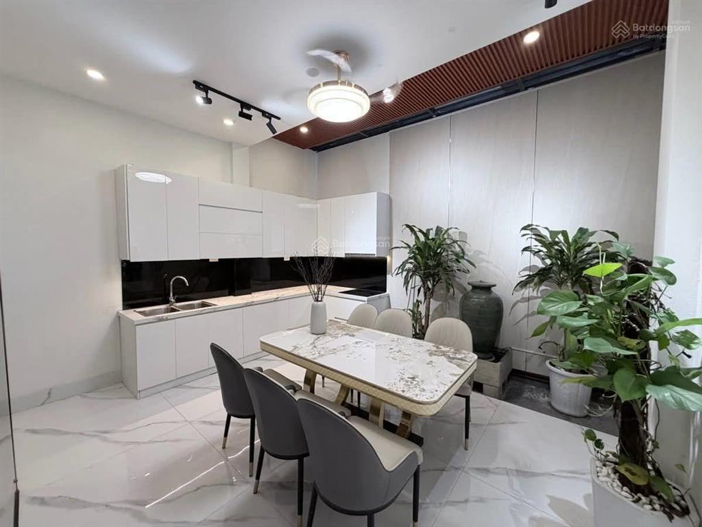 Hàng hiếm vũ đức thận long biên 76m sổ, thực tế 100m thang máy ô tô đỗ cửa không gian
