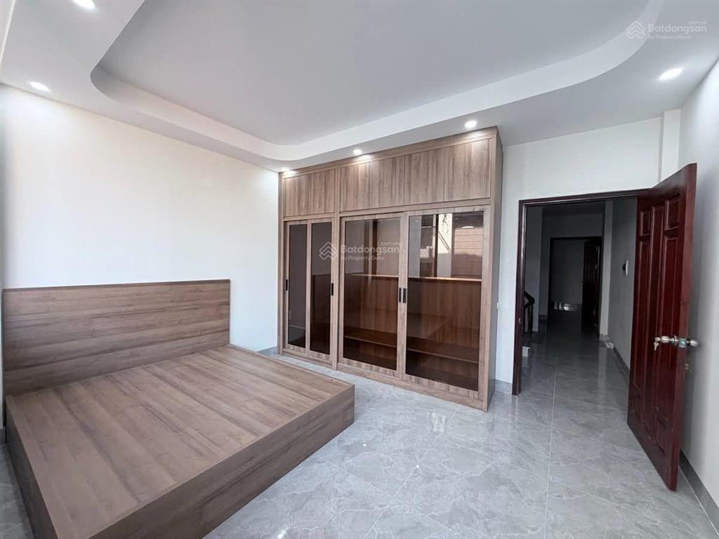 Hàng hiếm vũ đức thận long biên 76m sổ, thực tế 100m thang máy ô tô đỗ cửa không gian