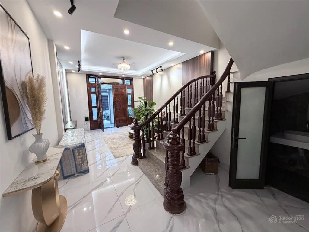 Hàng hiếm vũ đức thận long biên 76m sổ, thực tế 100m thang máy ô tô đỗ cửa không gian