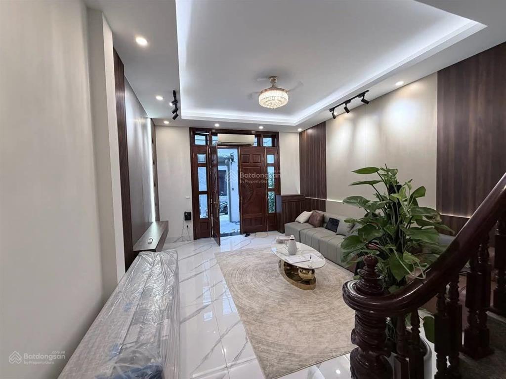 Hàng hiếm vũ đức thận long biên 76m sổ, thực tế 100m thang máy ô tô đỗ cửa không gian