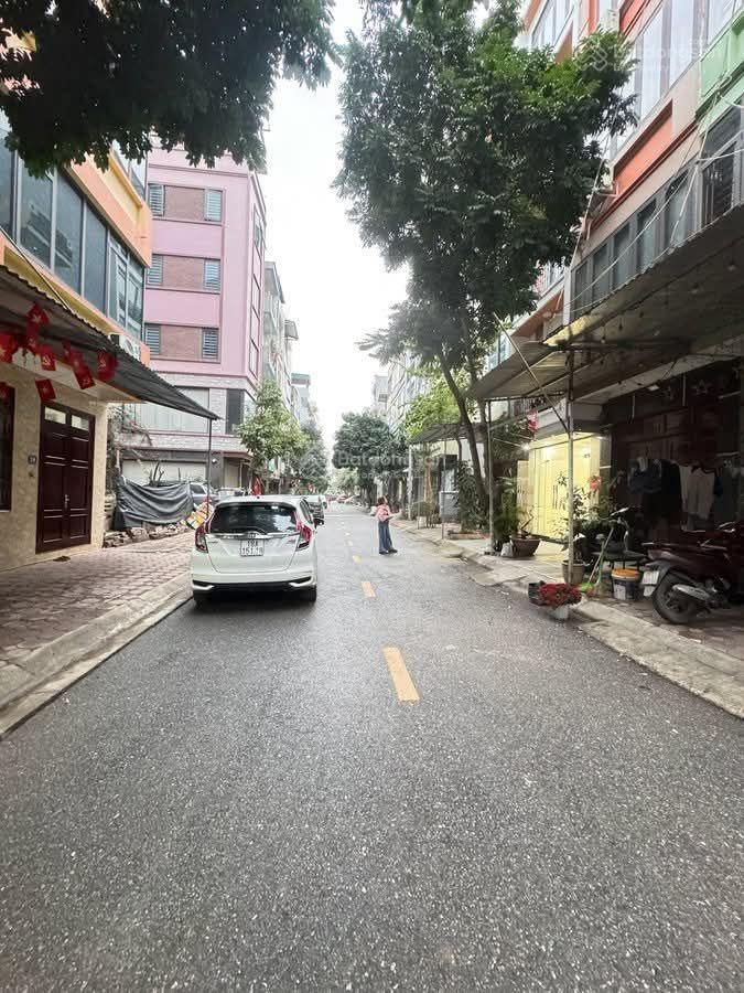 Bán nhà thạch bàn  long biên  dân xây 5 tầng ô tô tránh, ô tô thông các ngả  nhà dân tự