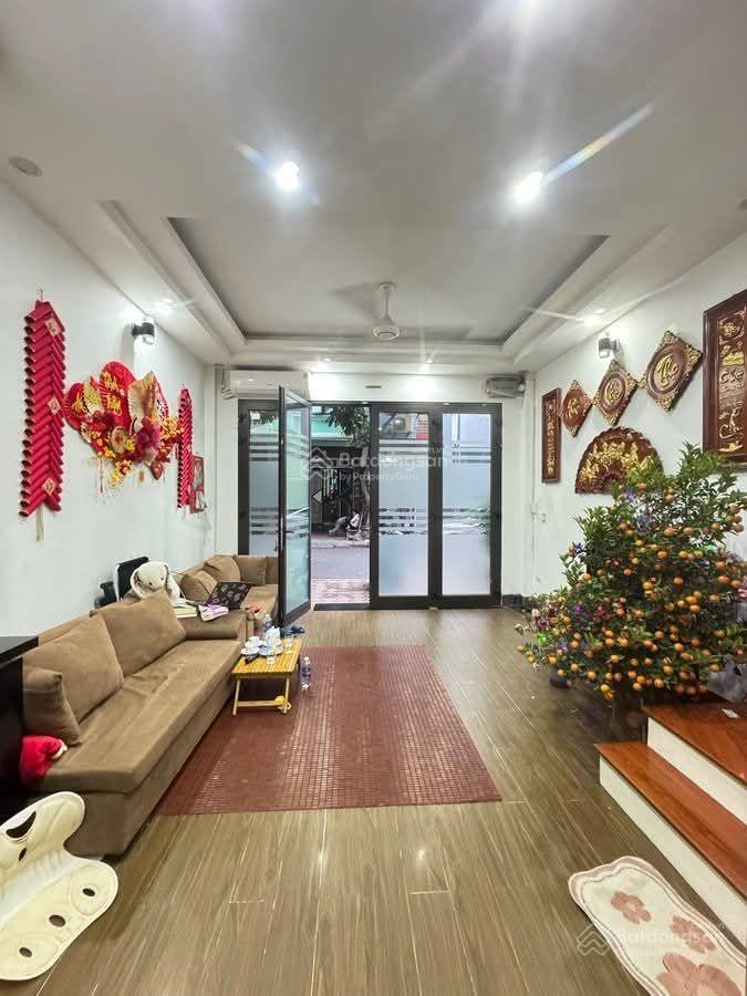 Bán nhà thạch bàn  long biên  dân xây 5 tầng ô tô tránh, ô tô thông các ngả  nhà dân tự