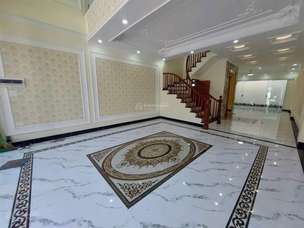 Nguyễn văn linh nhà 6 tầng thang máy, 5 ngủ  diện tích 80m2, mặt tiền 4,9m