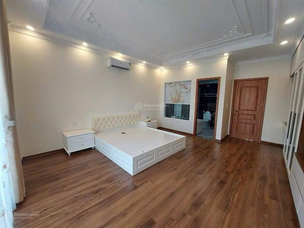 Nguyễn văn linh nhà 6 tầng thang máy, 5 ngủ  diện tích 80m2, mặt tiền 4,9m