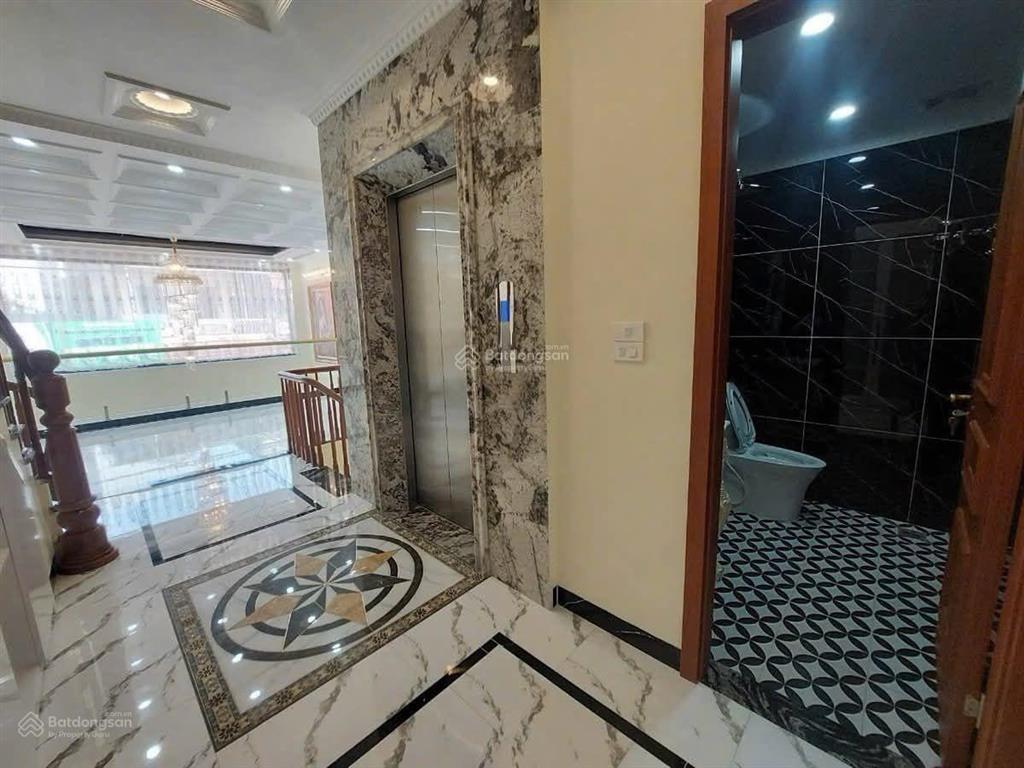 Nguyễn văn linh nhà 6 tầng thang máy, 5 ngủ  diện tích 80m2, mặt tiền 4,9m