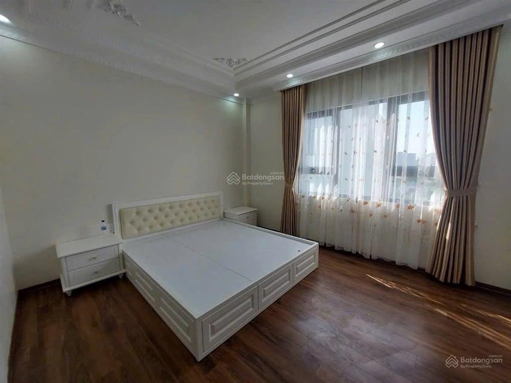 Nguyễn văn linh nhà 6 tầng thang máy, 5 ngủ  diện tích 80m2, mặt tiền 4,9m