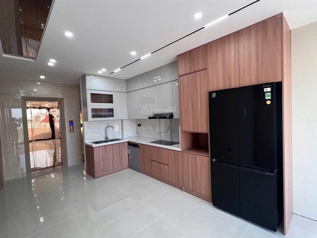 Ngọc lâm phố "cổ" long biên nhà 7 tầng thang máy full nội thất cao cấp trung tâm phố ng
