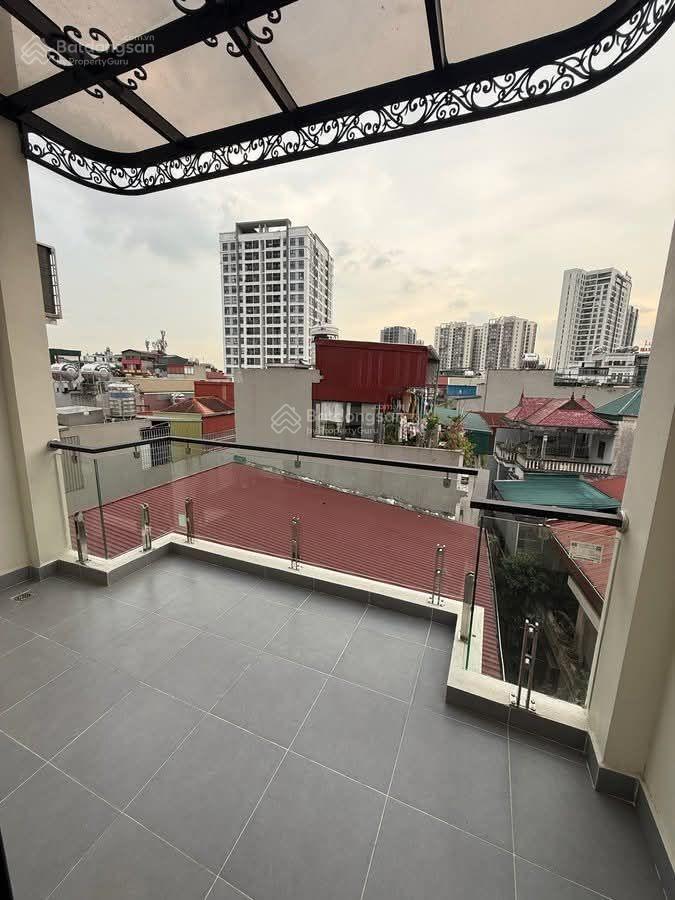 Siêu phẩm nguyễn văn cừ full nội thất  30m 7 tầng, có thang máy, nhà dân xây độc lập kiên