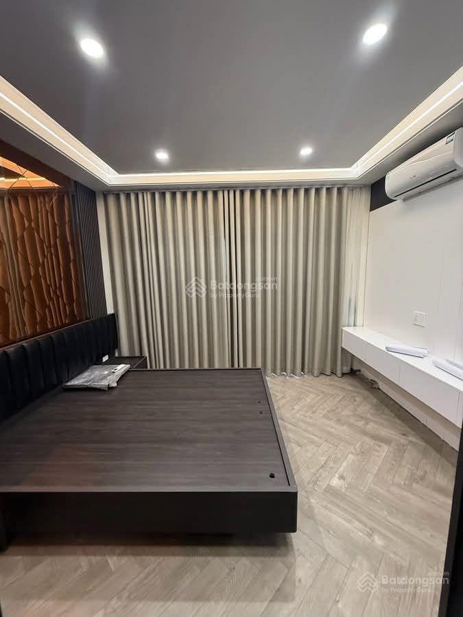 Siêu phẩm nguyễn văn cừ full nội thất  30m 7 tầng, có thang máy, nhà dân xây độc lập kiên