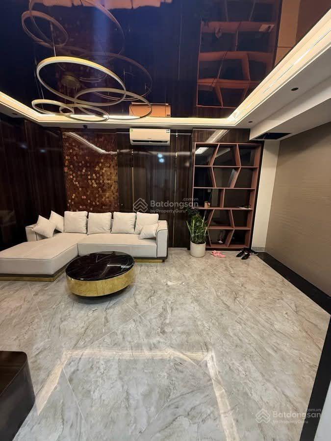 Siêu phẩm nguyễn văn cừ full nội thất  30m 7 tầng, có thang máy, nhà dân xây độc lập kiên