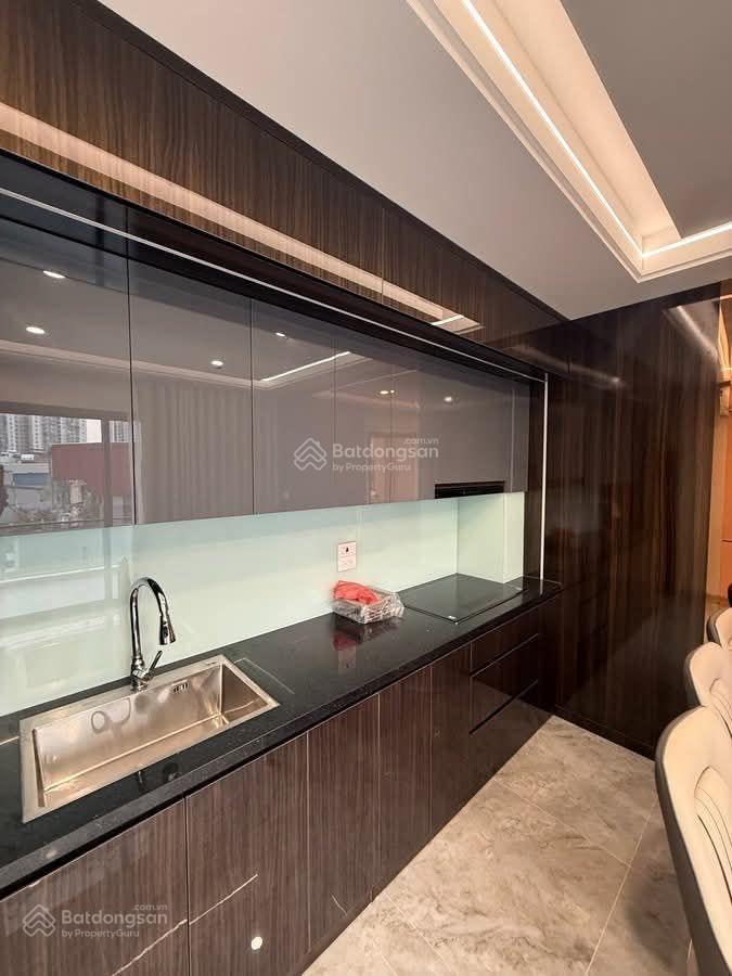 Siêu phẩm nguyễn văn cừ full nội thất  30m 7 tầng, có thang máy, nhà dân xây độc lập kiên