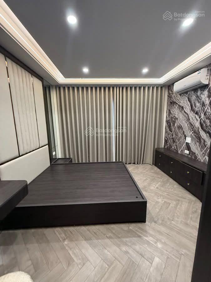 Siêu phẩm nguyễn văn cừ full nội thất  30m 7 tầng, có thang máy, nhà dân xây độc lập kiên