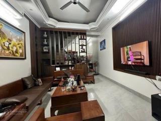 Hơn 8tỷ sở hữu ngay căn nhà mễ trì  lô góc 40m x 5 tầng . 2 mặt thoáng . oto đỗ cửa . ngõ thông