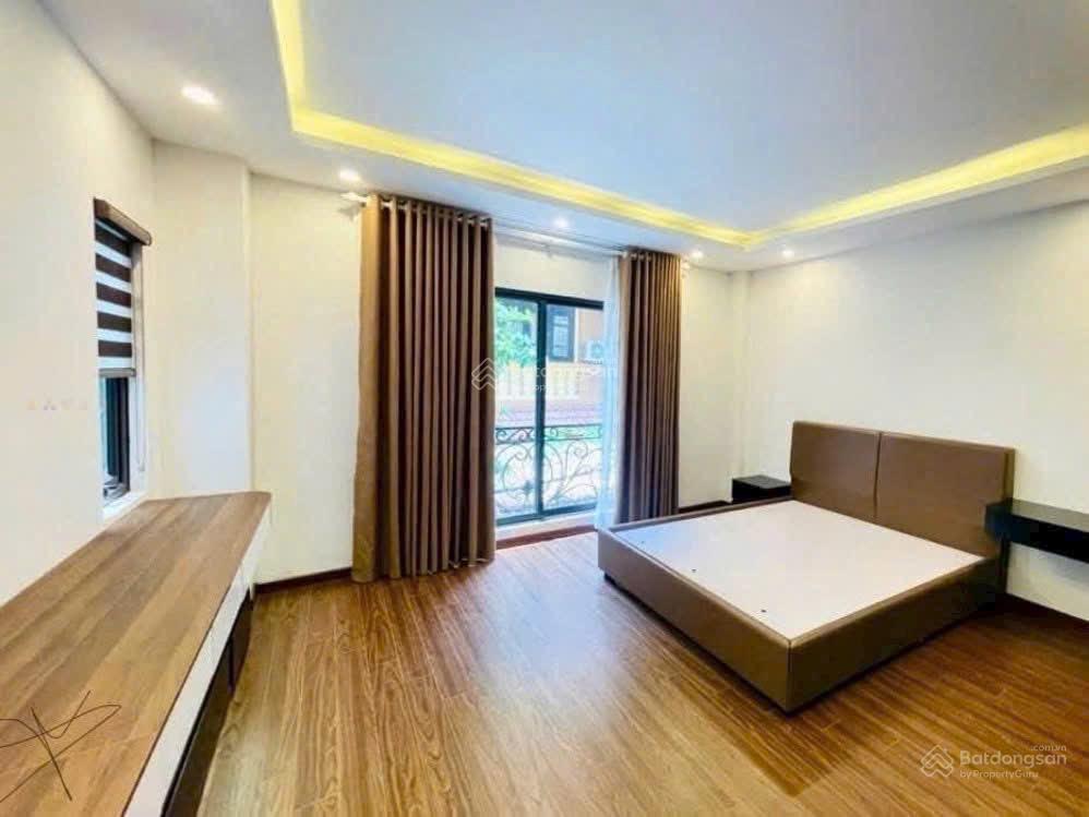 Vừa ở vừa hái ra tiền  nhà 5 tầng , 40m , 6phòng ngủ  tt cầu giấy  ngõ thông  ô tô đỗ cửa ,
