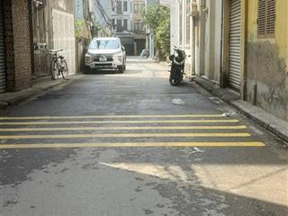 Vừa ở vừa hái ra tiền  nhà 5 tầng , 40m , 6phòng ngủ  tt cầu giấy  ngõ thông  ô tô đỗ cửa ,