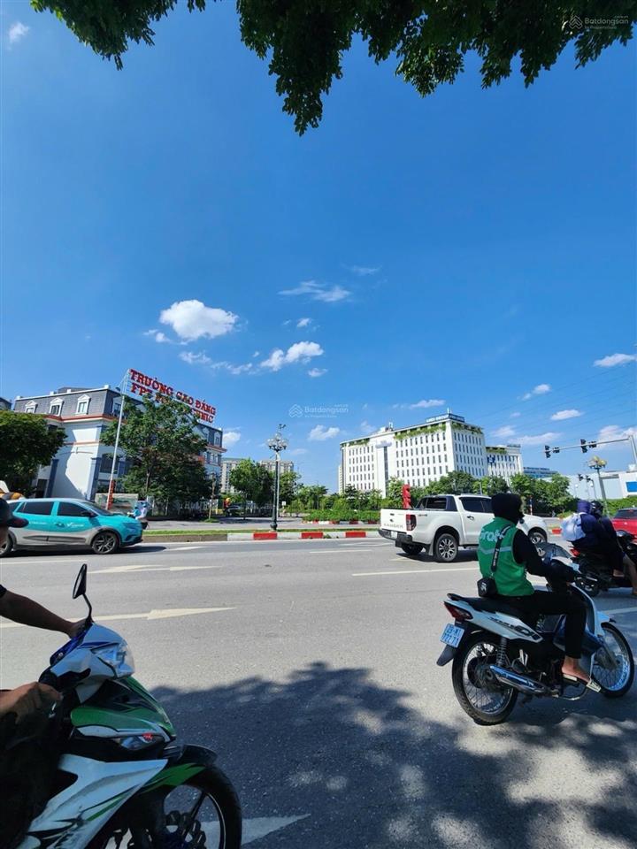 Chủ cần tiền bán gấp  giảm sốc gần 2 tỷ lô góc 2 mặt ngõ  ô tô vào nhà  60m (mt 4.5m)
