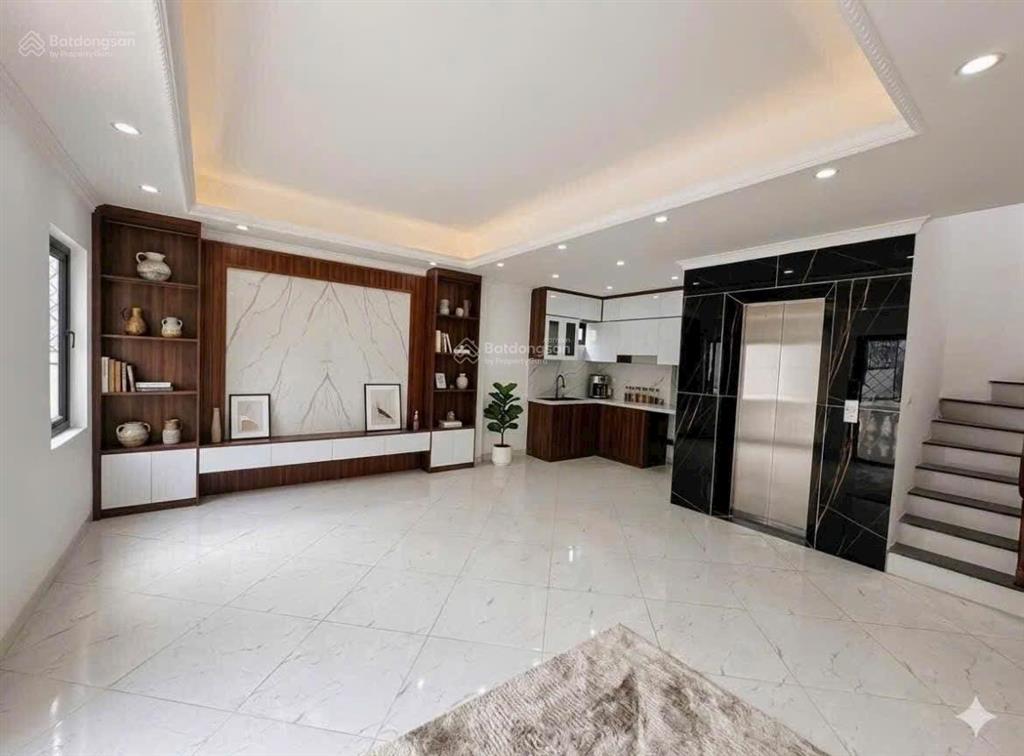 Lê trọng tấn 50m mt 4m  thang máy ô tô vào nhà đỗ cửa ngày đêm giá chỉ 13 tỷ hơn!