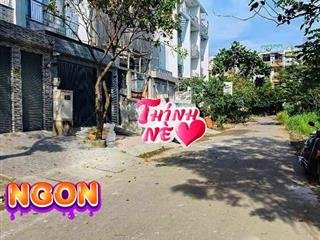 Nhà mặt tiền 4 tầng view công viên  ngay đại học kinh tế tphcm  5x20 chỉ 8 tỷ chút