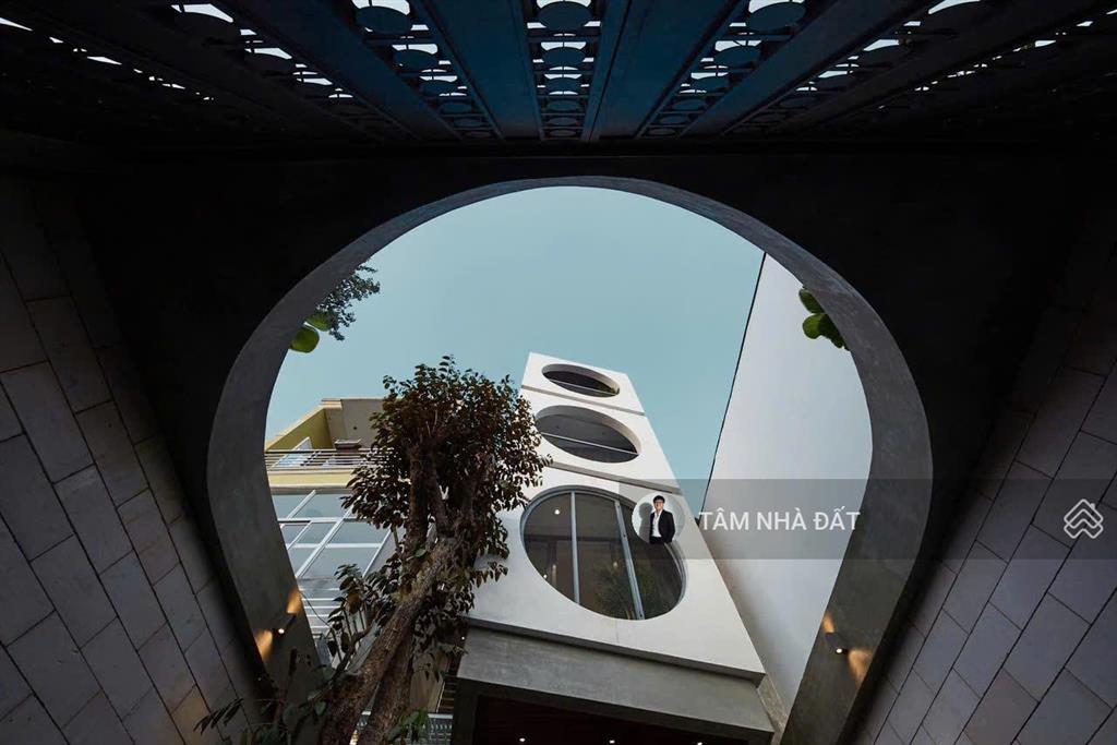 Kiến trúc sư bán nhà đang ở + cách 3 căn ra đs 27 + trệt 3 lầu (5,7x20m) gara xe hơi 4pn 5tolet