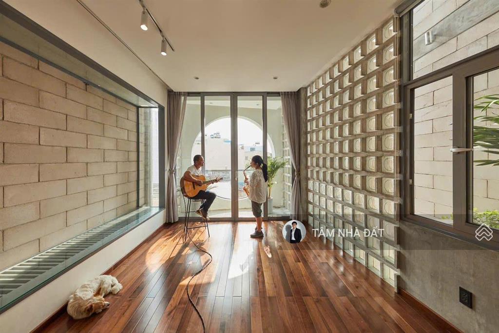 Kiến trúc sư bán nhà đang ở + cách 3 căn ra đs 27 + trệt 3 lầu (5,7x20m) gara xe hơi 4pn 5tolet