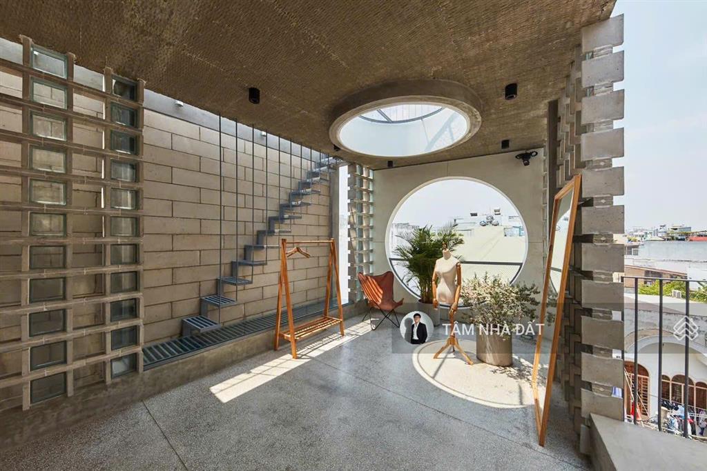 Kiến trúc sư bán nhà đang ở + cách 3 căn ra đs 27 + trệt 3 lầu (5,7x20m) gara xe hơi 4pn 5tolet