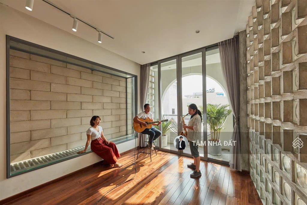 Kiến trúc sư bán nhà đang ở + cách 3 căn ra đs 27 + trệt 3 lầu (5,7x20m) gara xe hơi 4pn 5tolet