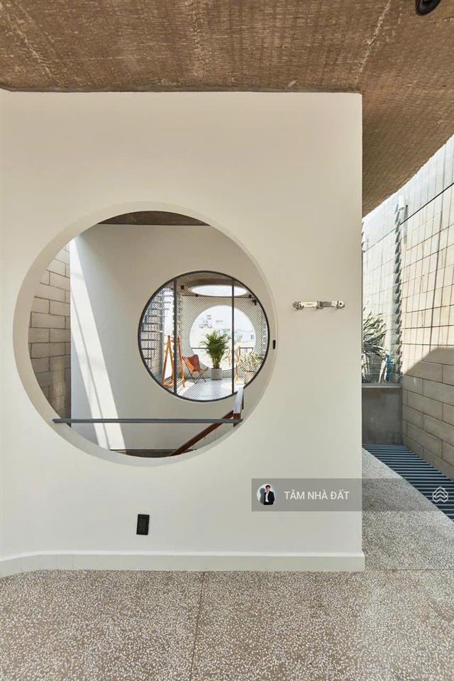 Kiến trúc sư bán nhà đang ở + cách 3 căn ra đs 27 + trệt 3 lầu (5,7x20m) gara xe hơi 4pn 5tolet