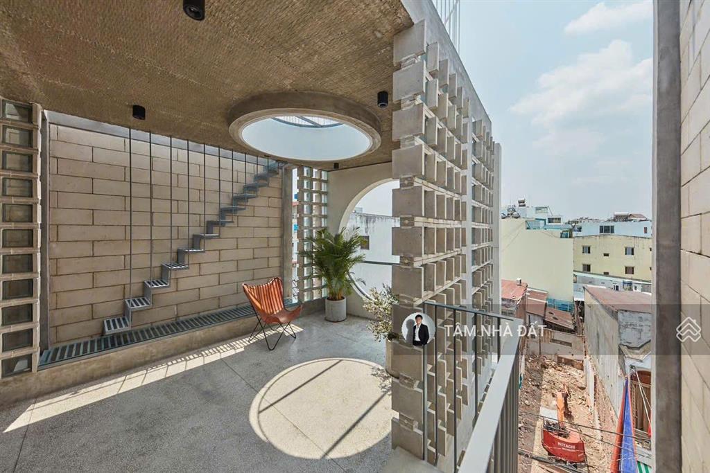 Kiến trúc sư bán nhà đang ở + cách 3 căn ra đs 27 + trệt 3 lầu (5,7x20m) gara xe hơi 4pn 5tolet