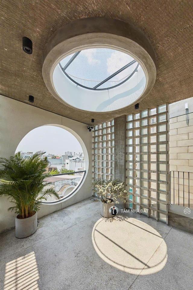 Kiến trúc sư bán nhà đang ở + cách 3 căn ra đs 27 + trệt 3 lầu (5,7x20m) gara xe hơi 4pn 5tolet