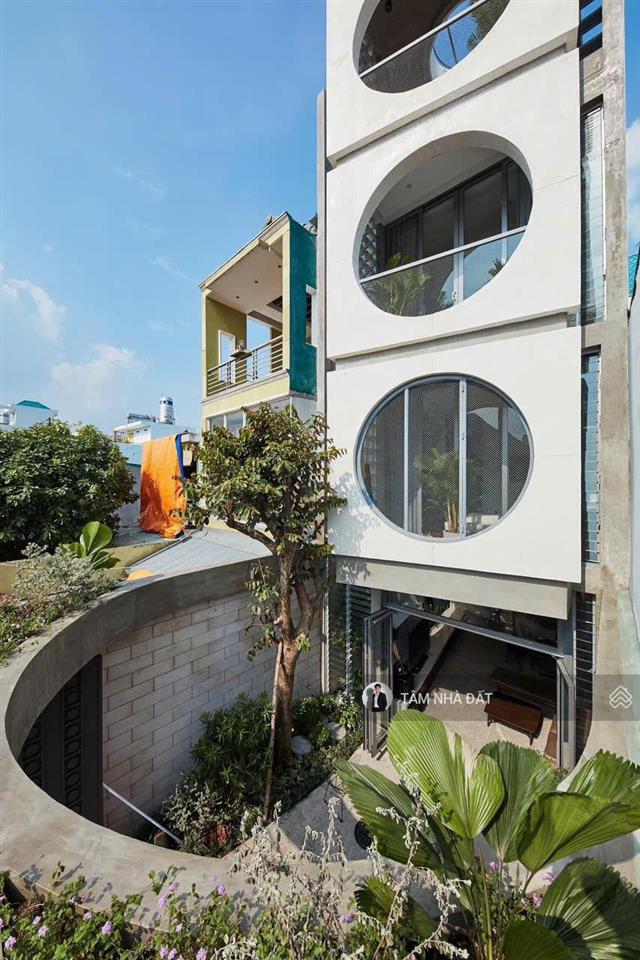 Kiến trúc sư bán nhà đang ở + cách 3 căn ra đs 27 + trệt 3 lầu (5,7x20m) gara xe hơi 4pn 5tolet