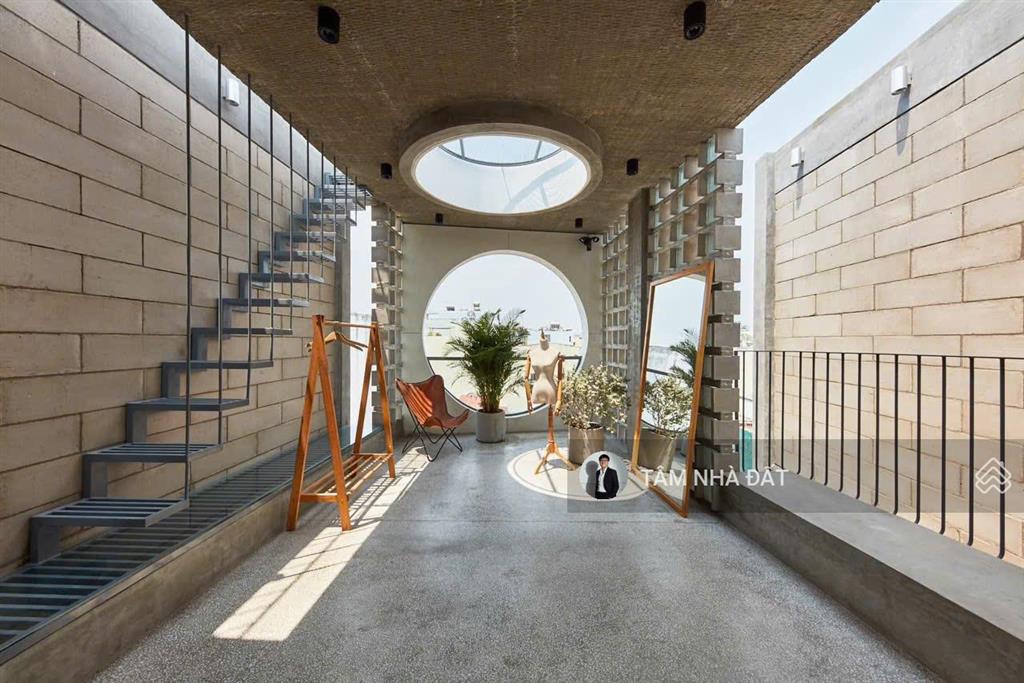 Kiến trúc sư bán nhà đang ở + cách 3 căn ra đs 27 + trệt 3 lầu (5,7x20m) gara xe hơi 4pn 5tolet