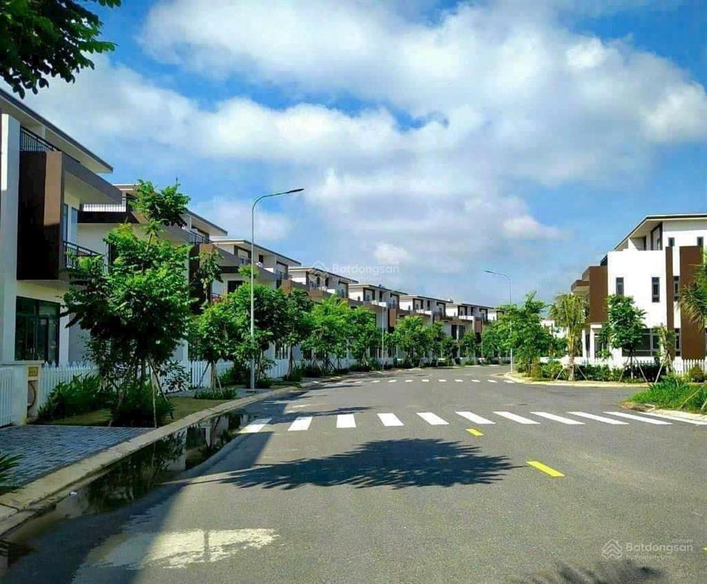 Bán gấp căn góc biệt thự 140m2 full nội thất mt đường chính giá hơn 4 tỷ sổ sẵn 0906 600 ***