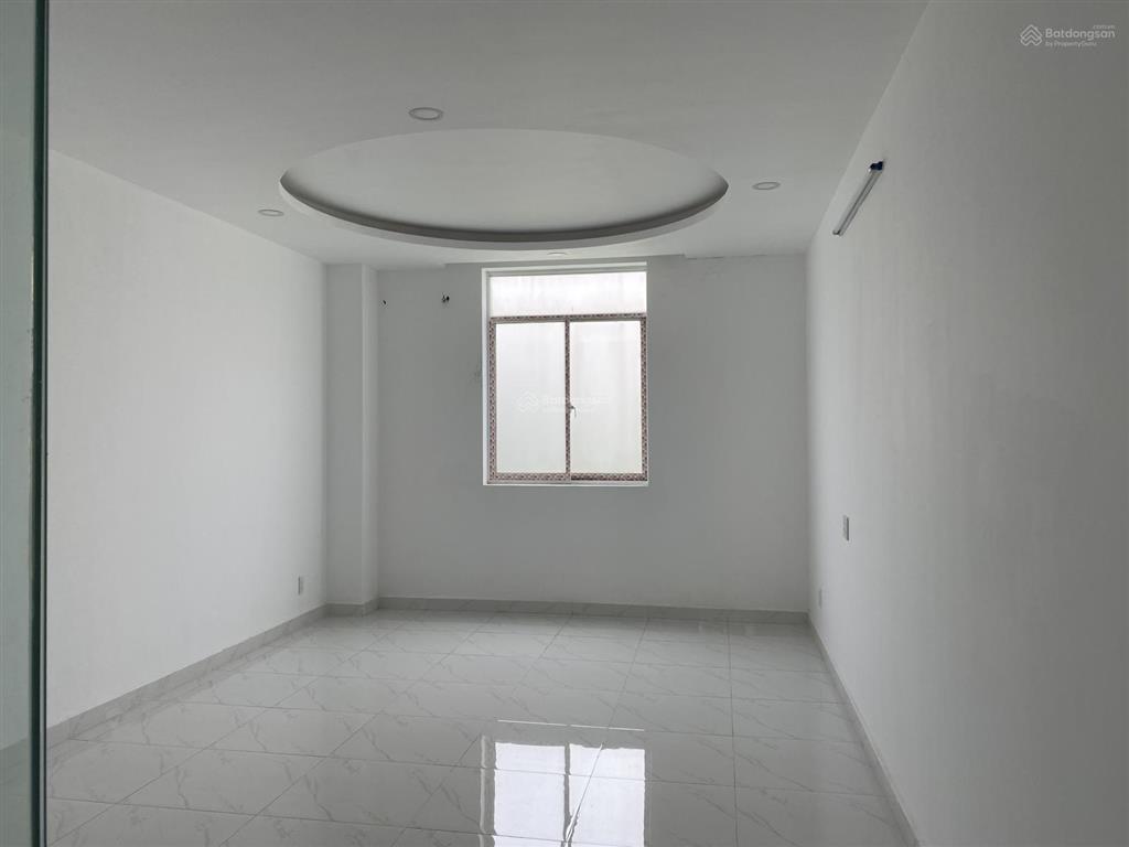 Nhà 2 tầng 4pn khu compound kế bên làng đại học quốc gia gần công viên dễ cho thuê