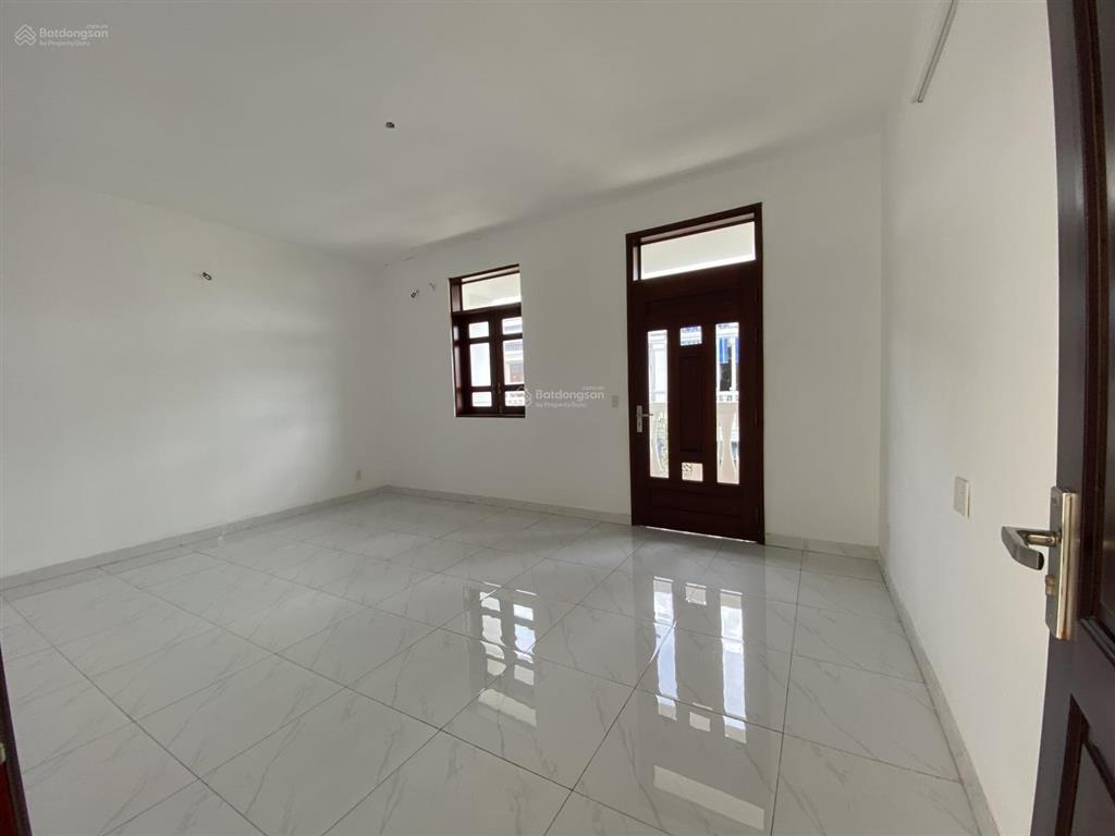 Nhà 2 tầng 4pn khu compound kế bên làng đại học quốc gia gần công viên dễ cho thuê
