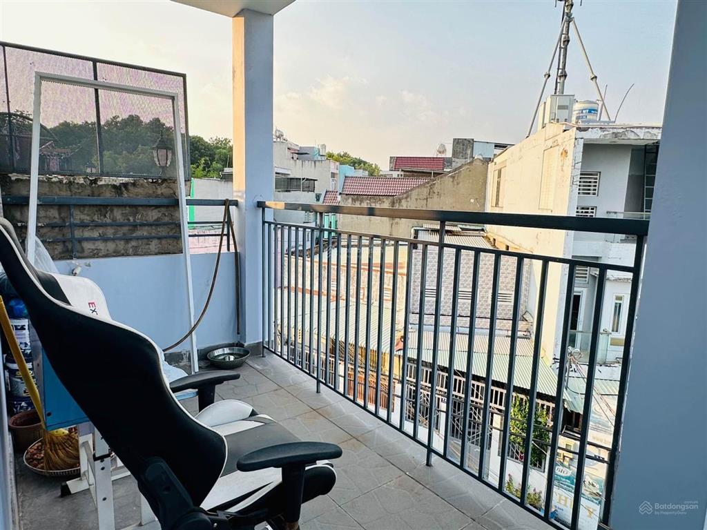 Bán nhà đường 8m  3 tầng  nguyễn văn tăng  quận 9  6,8x13  5,38 tỷ