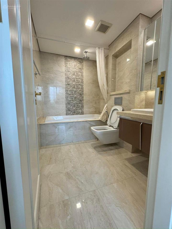 Cho thuê 3pn vòng cung view lm81 / 105m2 / 47tr tại vinhomes bason