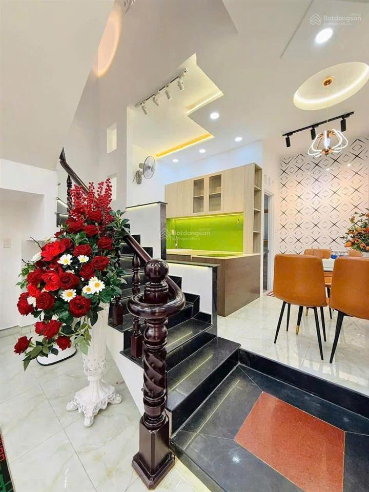 Bán gấp nhà hxh 5m gần mt bình tây, 4 x 13m, 3 tầng btct, 4 pn, 5 wc, kế bên trường rạng đông 1