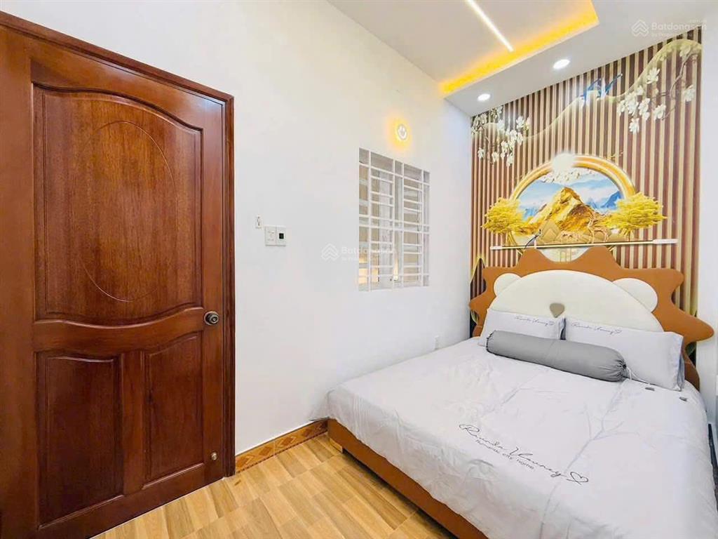 Bán gấp nhà hxh 5m gần mt bình tây, 4 x 13m, 3 tầng btct, 4 pn, 5 wc, kế bên trường rạng đông 1