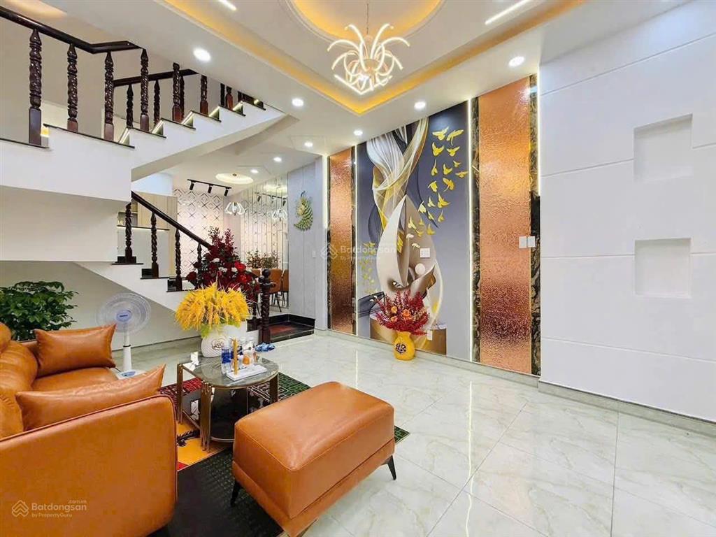 Bán gấp nhà hxh 5m gần mt bình tây, 4 x 13m, 3 tầng btct, 4 pn, 5 wc, kế bên trường rạng đông 1