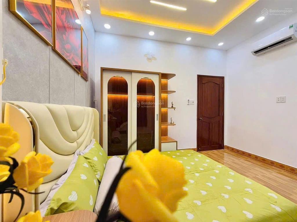 Bán gấp nhà hxh 5m gần mt bình tây, 4 x 13m, 3 tầng btct, 4 pn, 5 wc, kế bên trường rạng đông 1