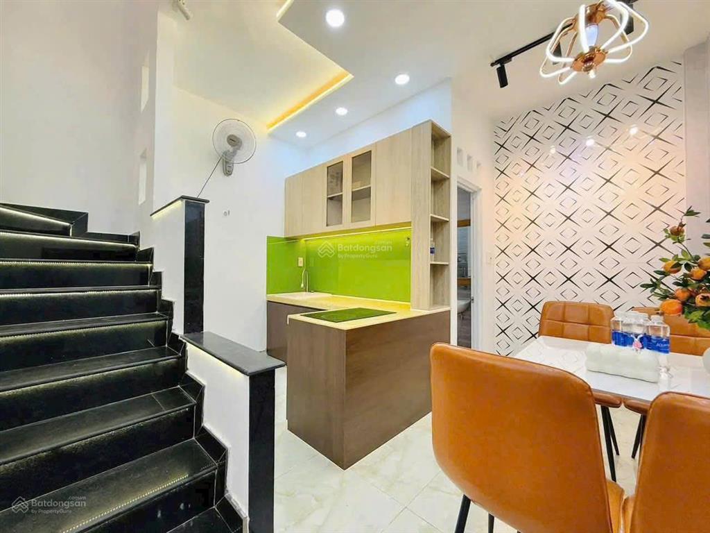 Bán gấp nhà hxh 5m gần mt bình tây, 4 x 13m, 3 tầng btct, 4 pn, 5 wc, kế bên trường rạng đông 1