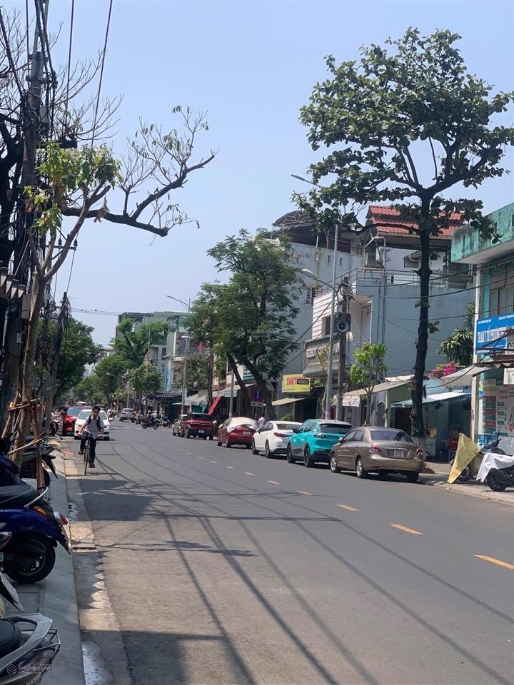 Nhà 3 tầng, mặt tiền đường 10,5, sát cầu rồng, kinh doanh sầm uất.