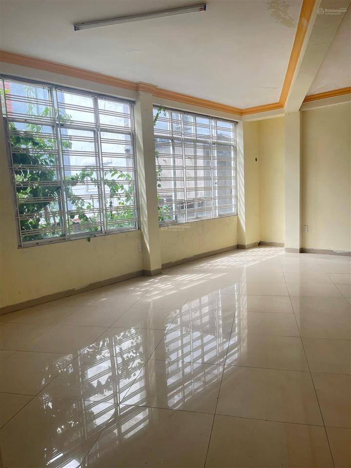 Nhà 3 tầng, mặt tiền đường 10,5, sát cầu rồng, kinh doanh sầm uất.