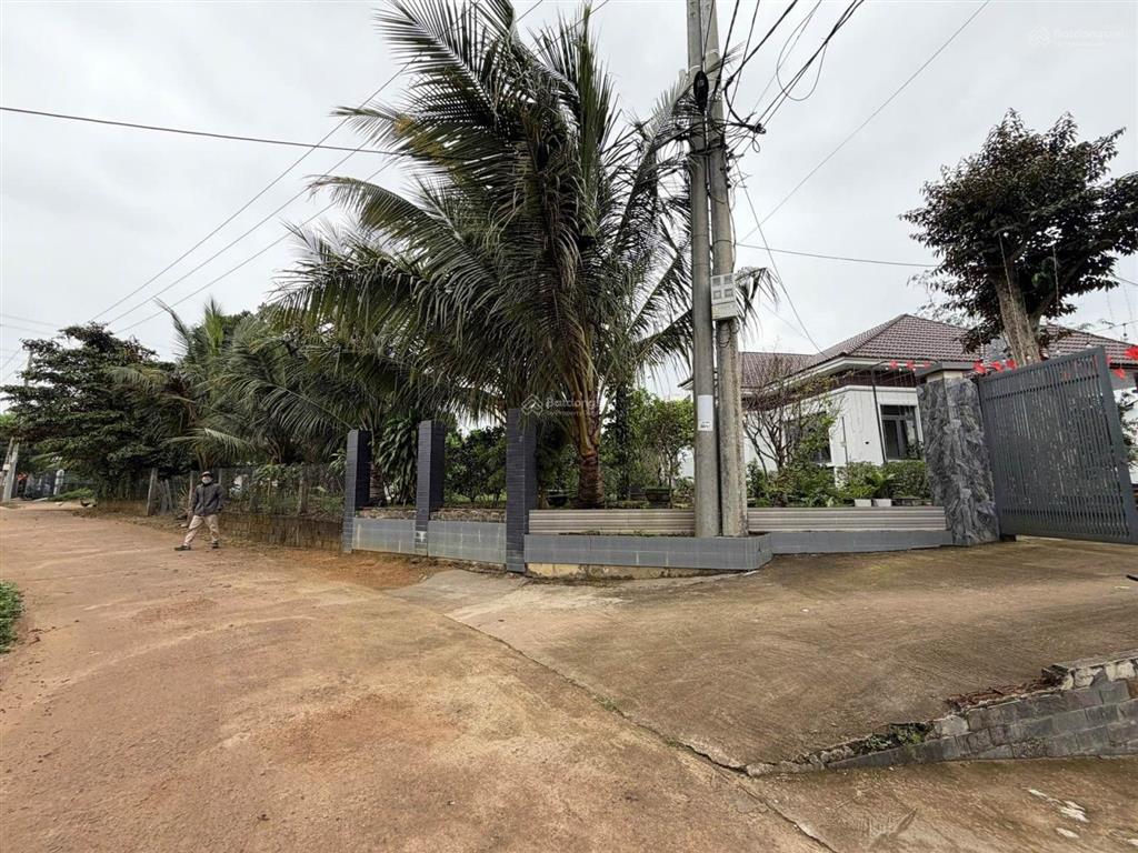 Lô góc 2 mặt tiền khu biệt thự hoà phú, cách đường vành đai tây 200m