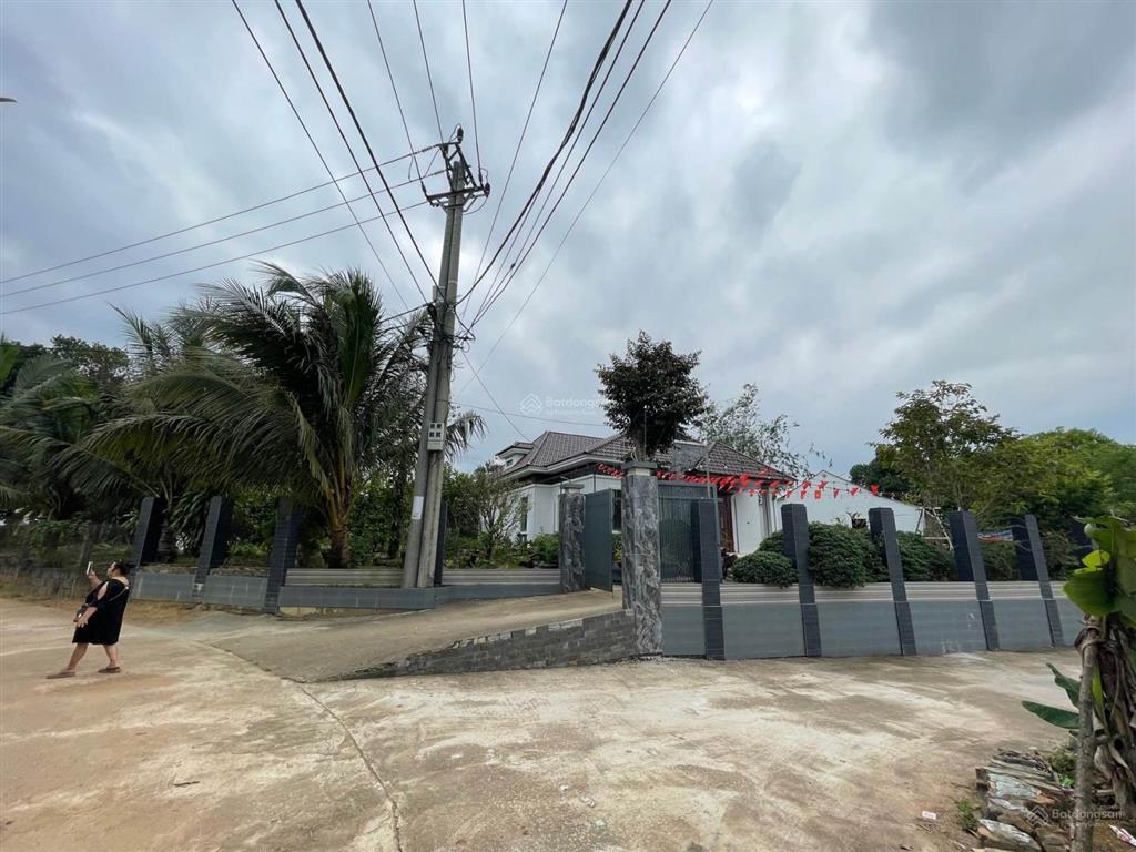 Lô góc 2 mặt tiền khu biệt thự hoà phú, cách đường vành đai tây 200m