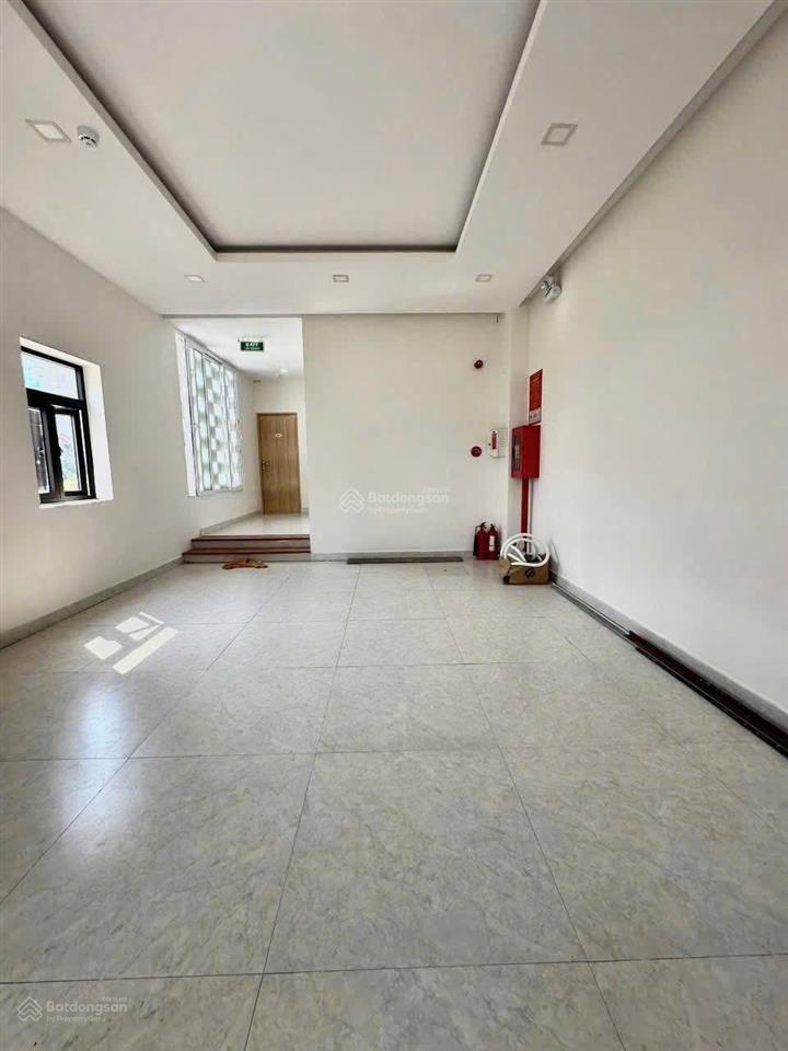 Toà 5 tầng, dòng tiền 80tr/tháng, sát biển sơn thuỷ đà nẵng, 100m2, ngang 5m.