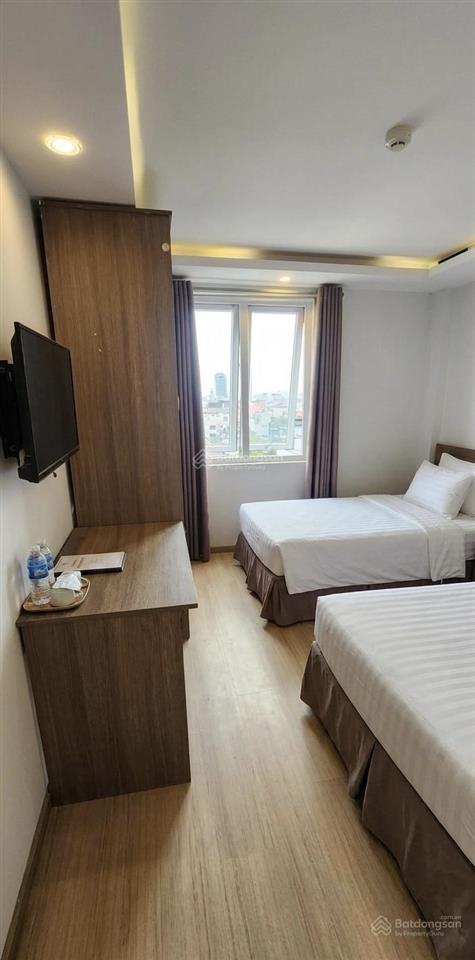 Toà căn hộ 7 tầng, dt 150tr/tháng, cách biển mỹ khê 200m, đường 5,5m, vỉa hè 4m.