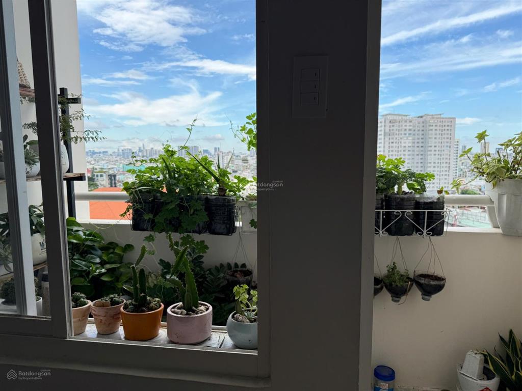 Chính chủ gửi bán căn hộ 584 sacomreal lũy bán bích 2pn2 wc bancong phòng khách