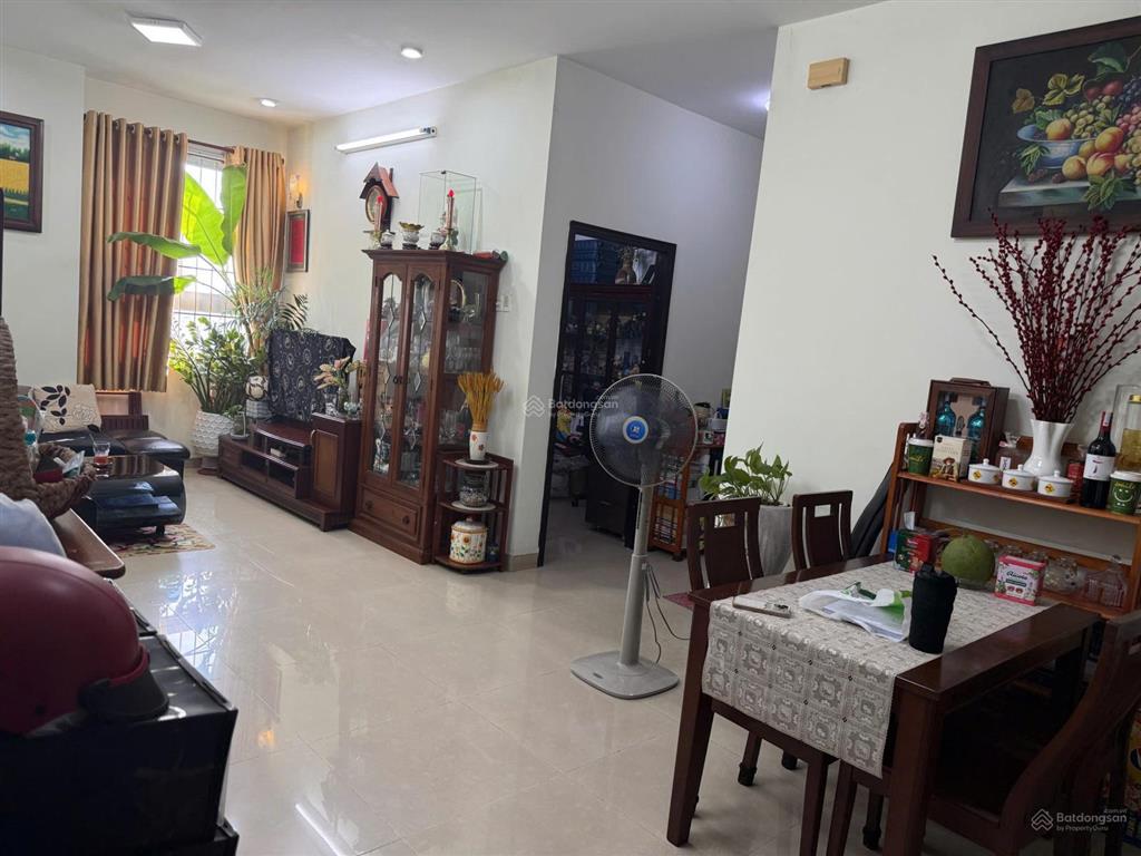 Chính chủ gửi bán căn hộ 584 sacomreal lũy bán bích 2pn2 wc bancong phòng khách