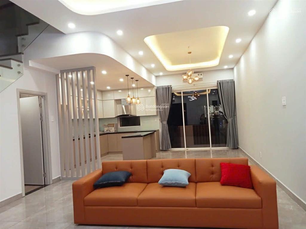 Cho thuê nhà phố bt khu compound palm residence 6x17m nội thất đẹp, giá cực tốt